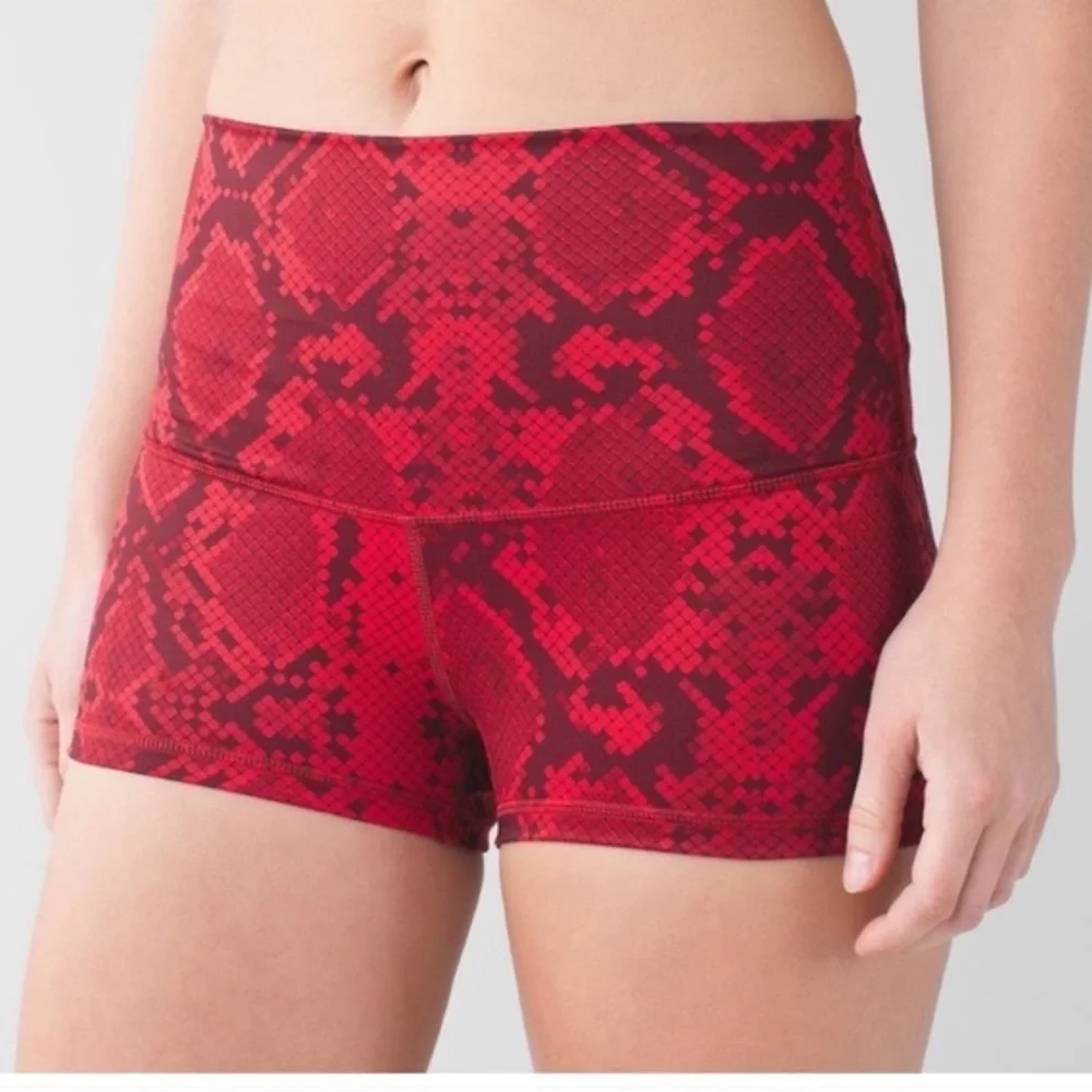 LULULEMON Boogie Short Roll Down Ziggy Snake Red Tide Cranberry 6